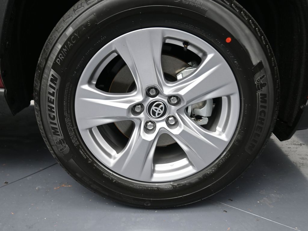 2025 Toyota RAV4 XLE - 4