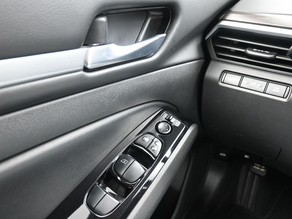 2023 Nissan Altima 2.5 SV - 9