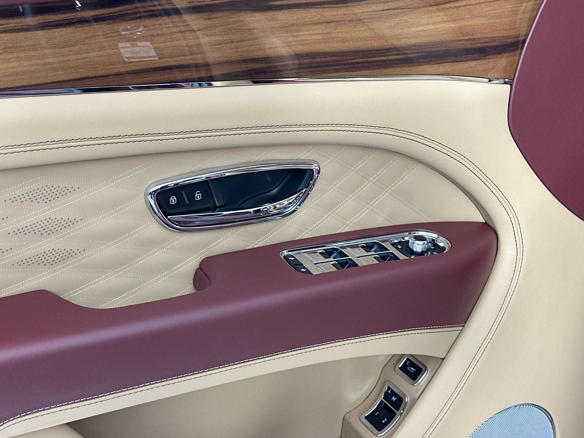 new 2025 Bentley Bentayga car