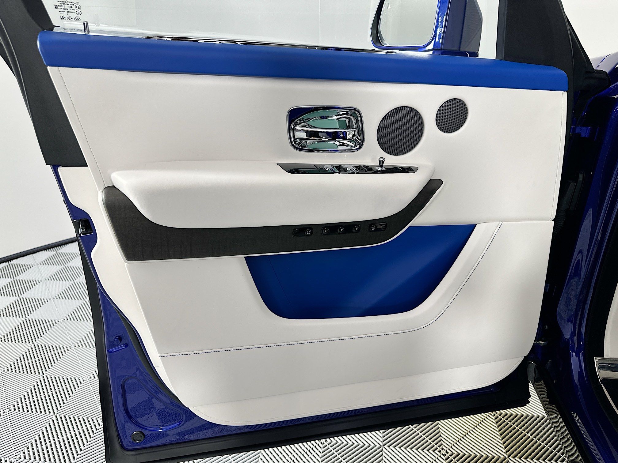 used 2025 Rolls-Royce Cullinan car, priced at $467,575