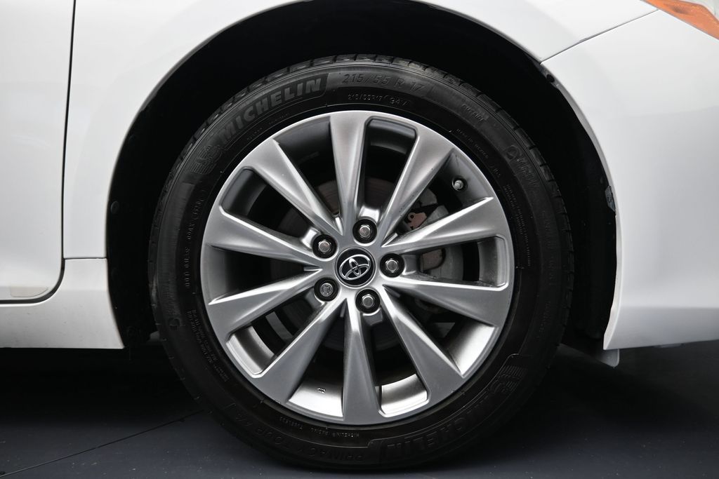 2017 Toyota Camry Hybrid XLE - 4