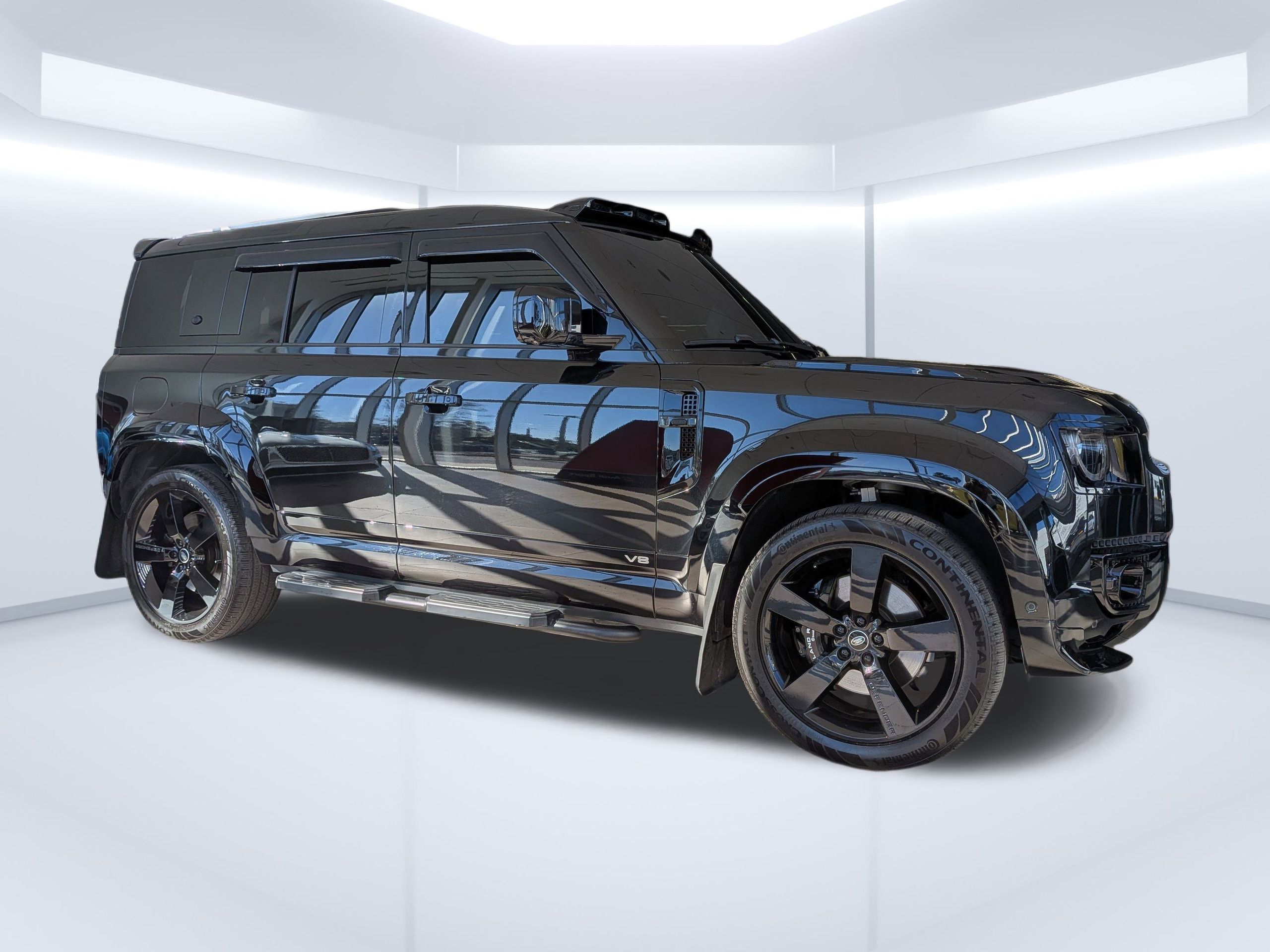 2023 Land Rover Defender V8