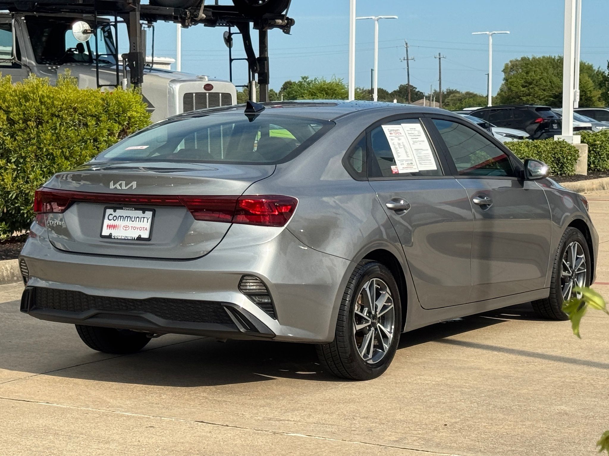 2022 Kia Forte LXS - 11