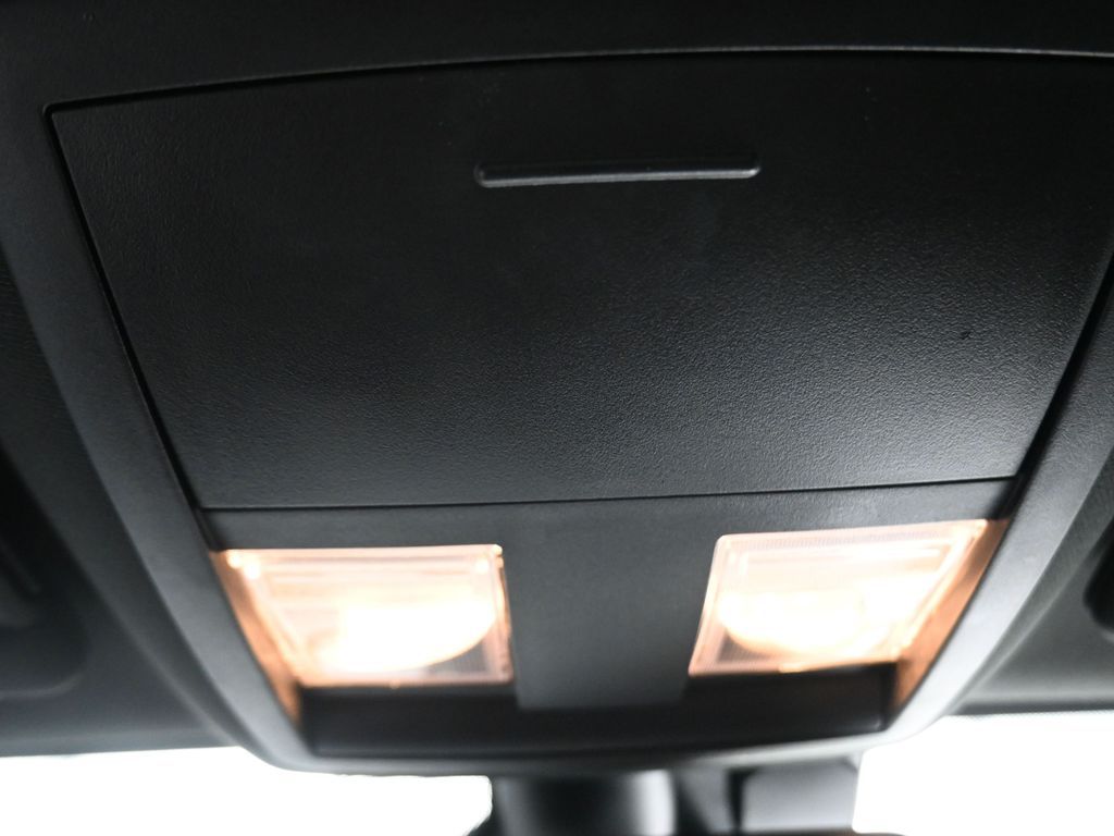 2023 Dodge Challenger SXT - 9