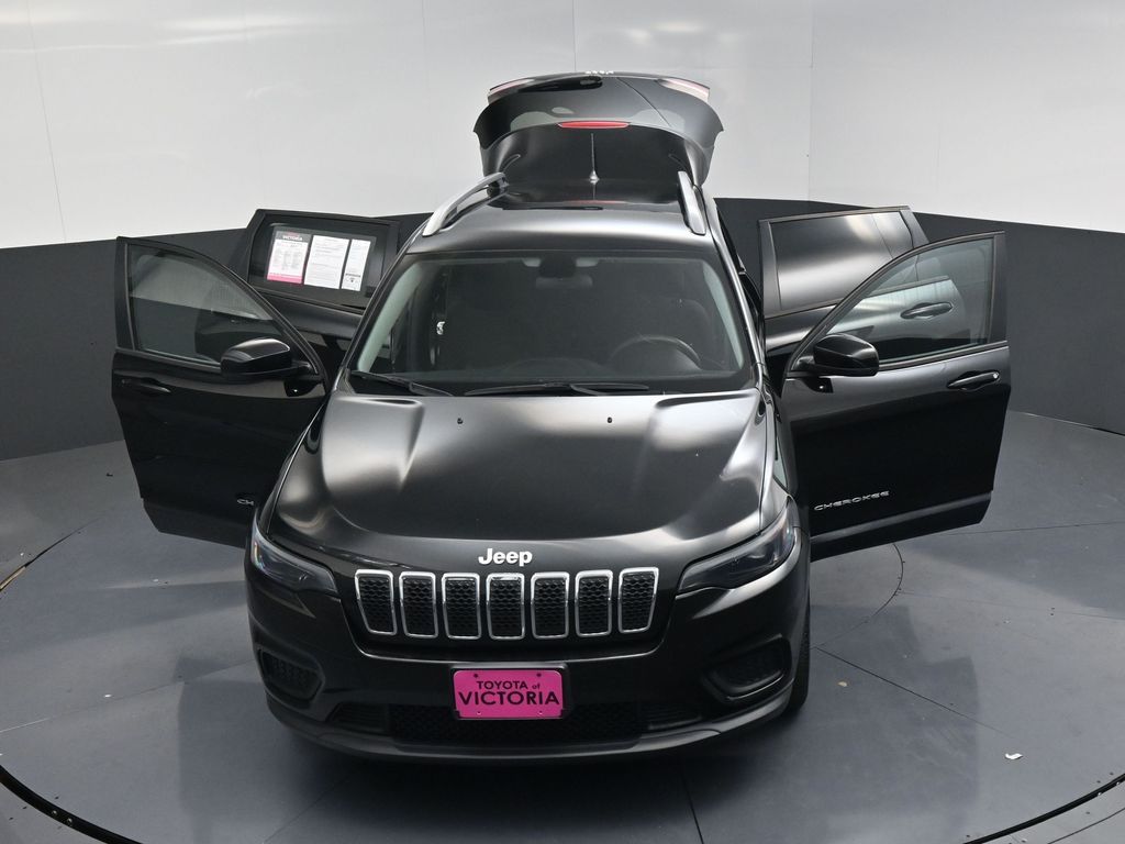 2020 Jeep Cherokee Latitude Black at DeMontrond Auto Country