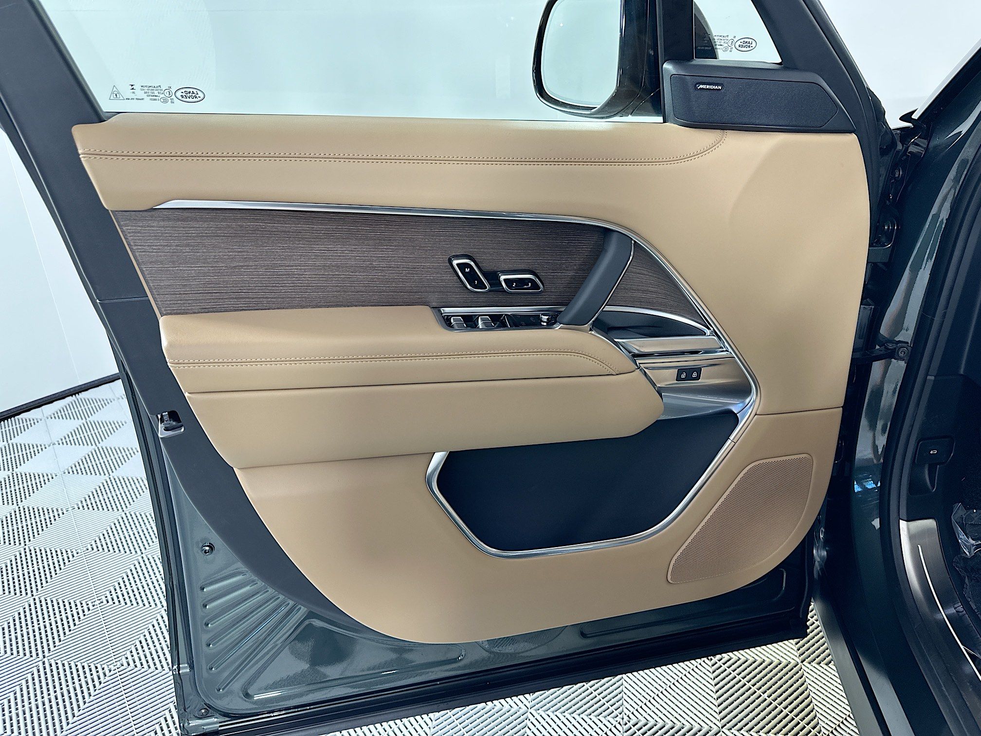 new 2026 Land Rover Range Rover Plug-In Hybrid car, priced at $134,950