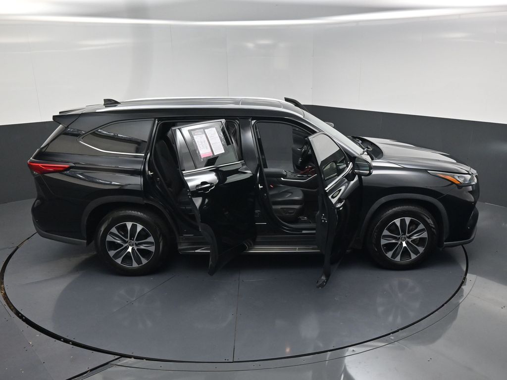 2020 Toyota Highlander XLE Black at Emmons Autoplex