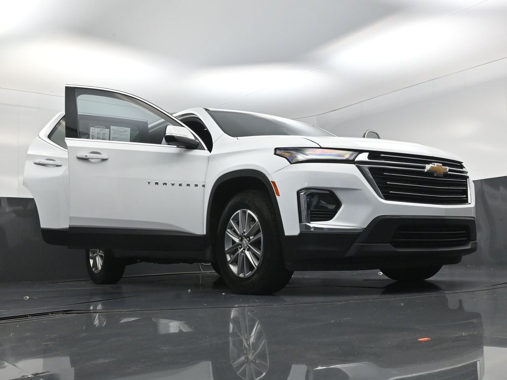 2023 Chevrolet Traverse LT White at AutoSavvy Houston Southwest