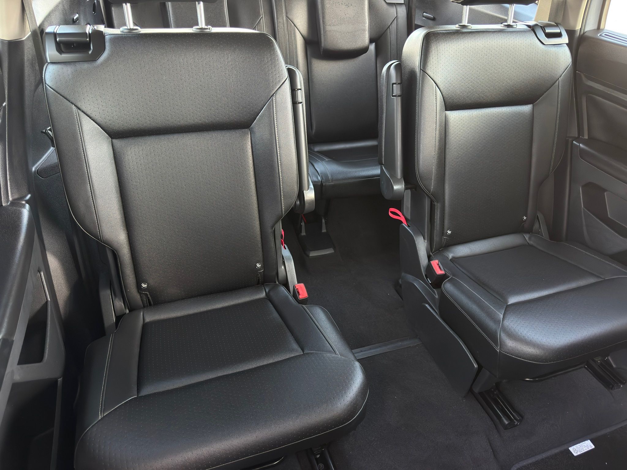 2019 Volkswagen Atlas SEL Silver at Community Kia