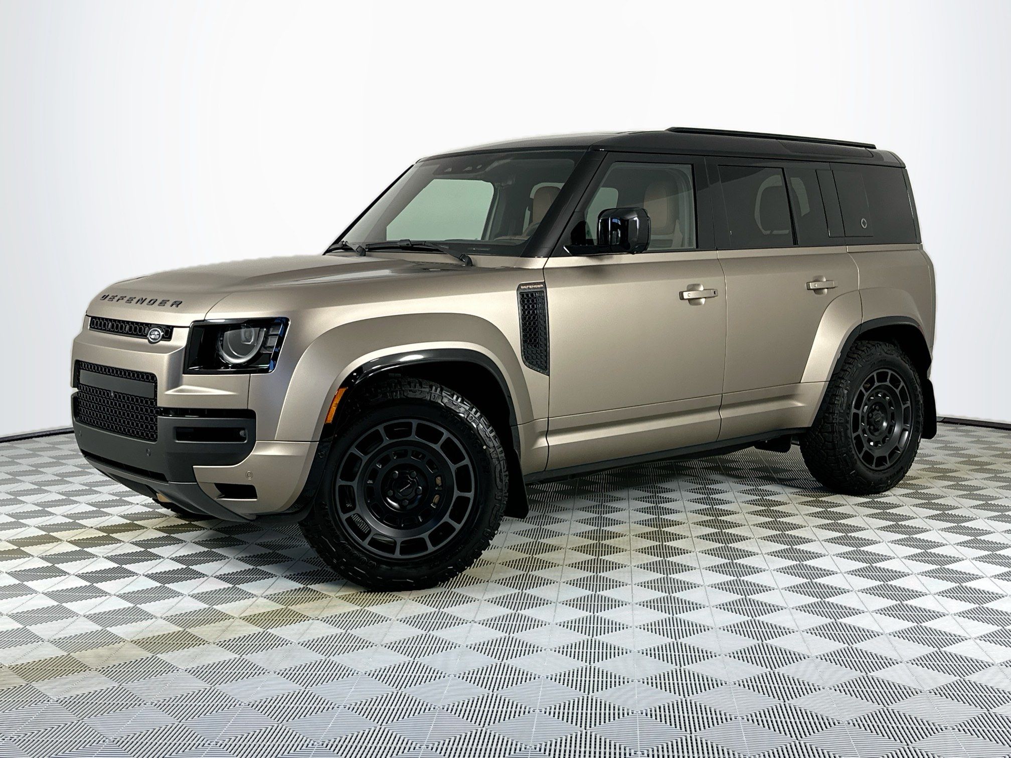 2026 Land Rover Defender 110 P635 OCTA AWD