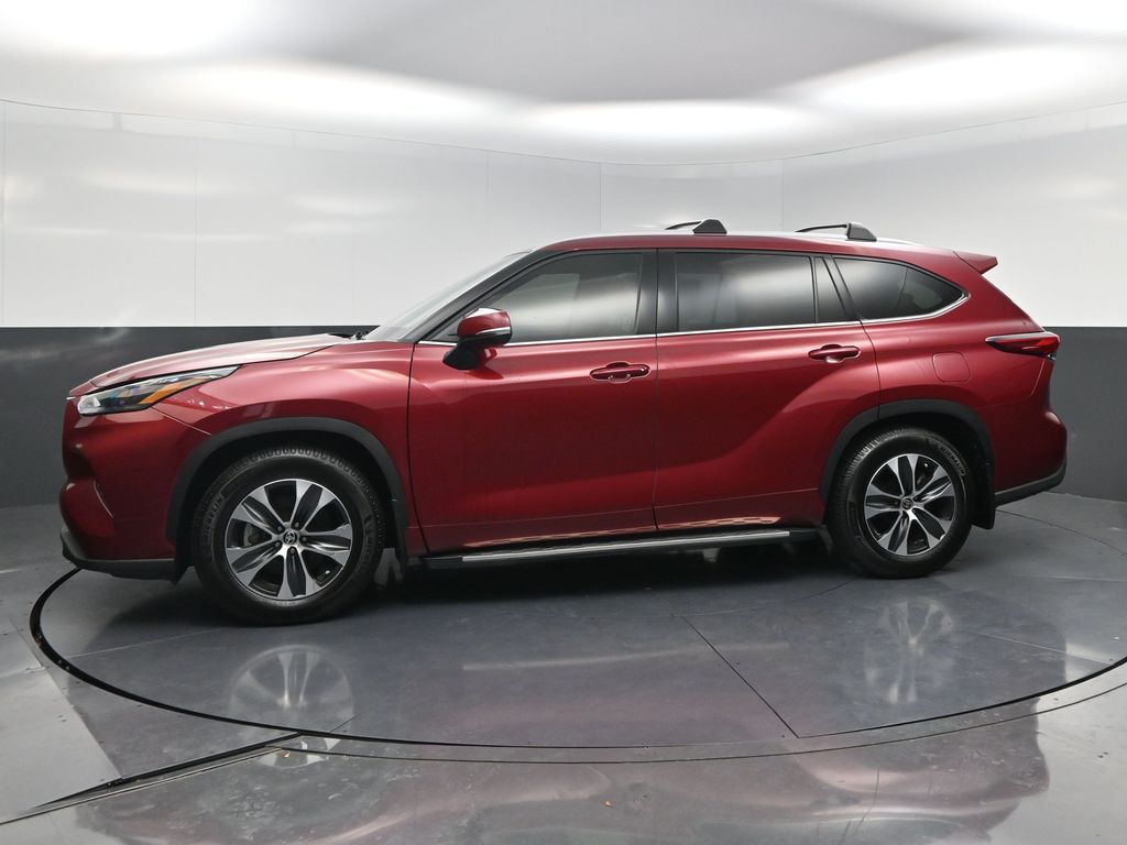 2022 Toyota Highlander XLE Red at Victoria Chrysler Dodge Jeep Ram