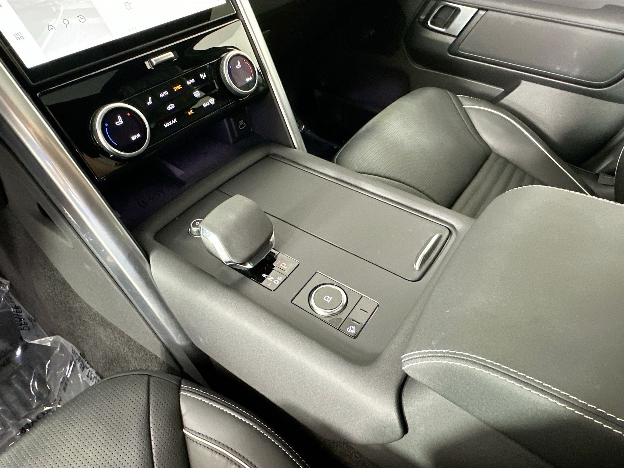 used 2024 Land Rover Discovery car, priced at $60,998