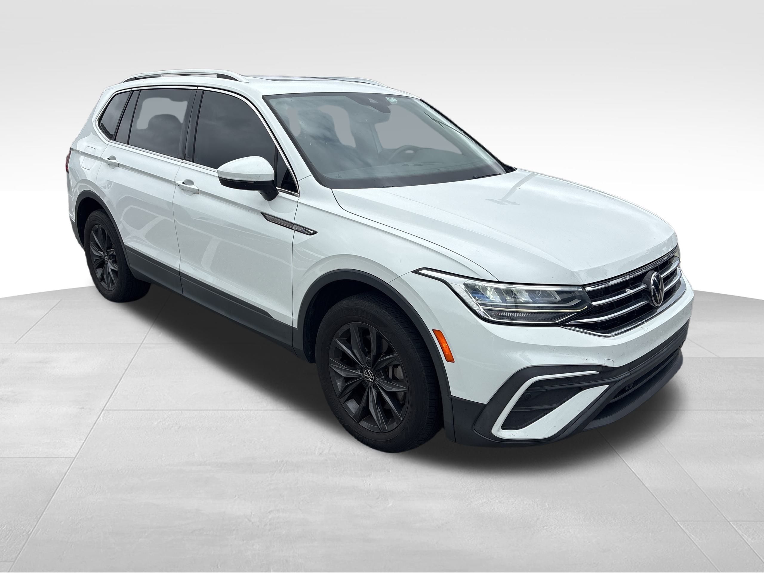 2022 Volkswagen Tiguan SE's photo