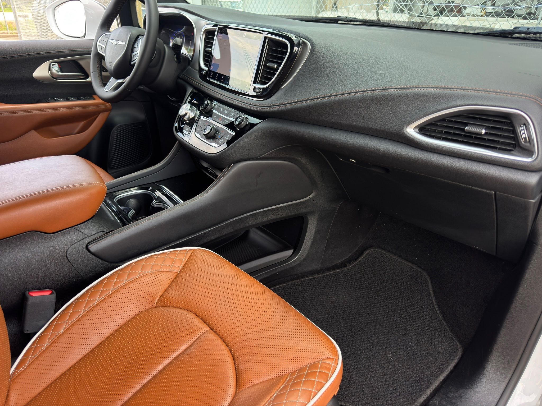 2024 Chrysler Pacifica Pinnacle White at Community Honda