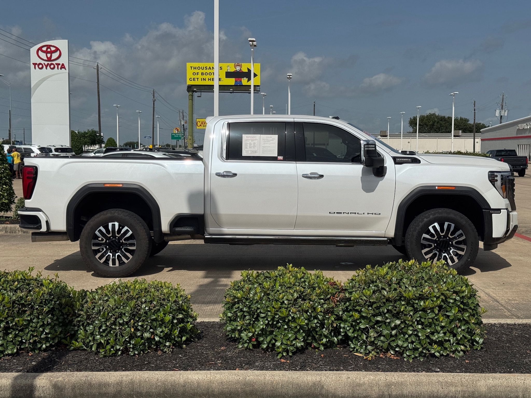 2024 GMC Sierra 2500HD Denali Ultimate White at South Houston Nissan