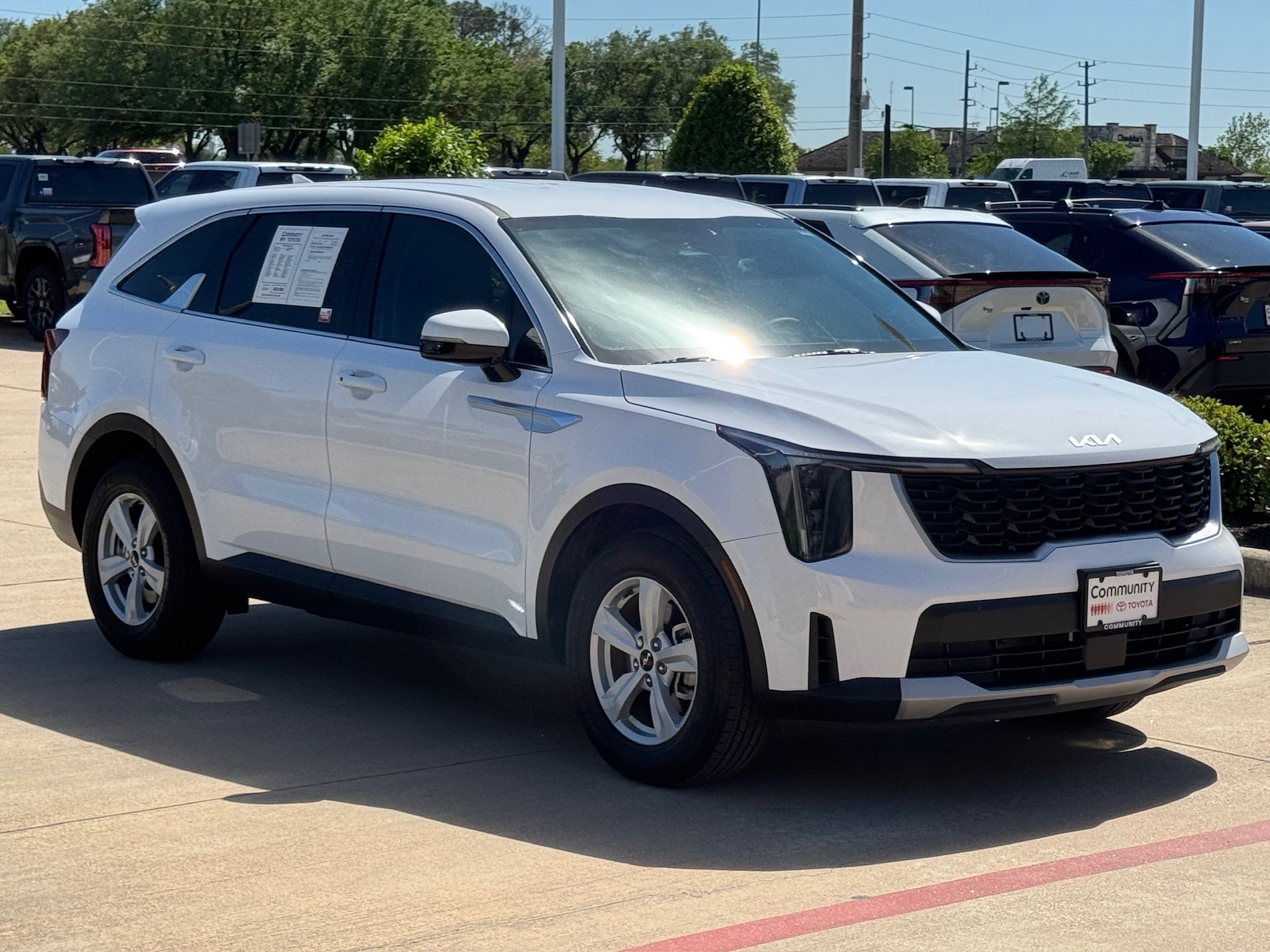 2025 Kia Sorento LX White at Community Kia