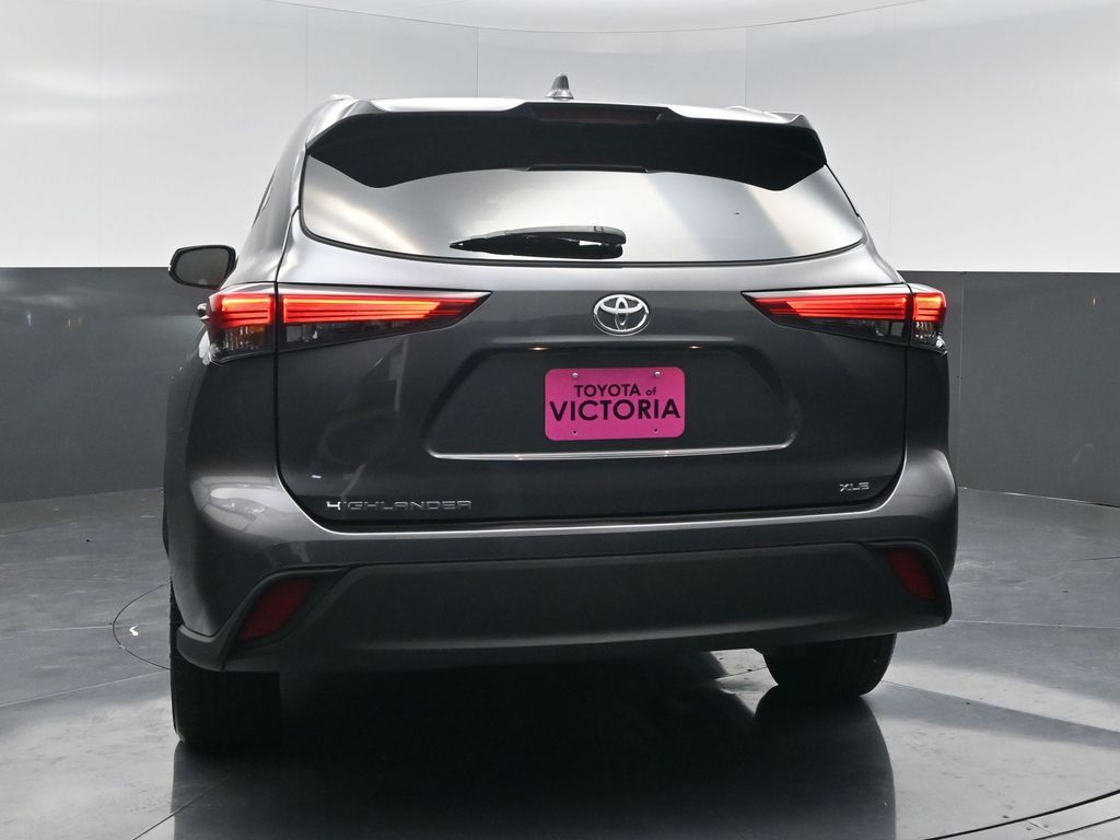2022 Toyota Highlander XLE Gray at Gullo Toyota