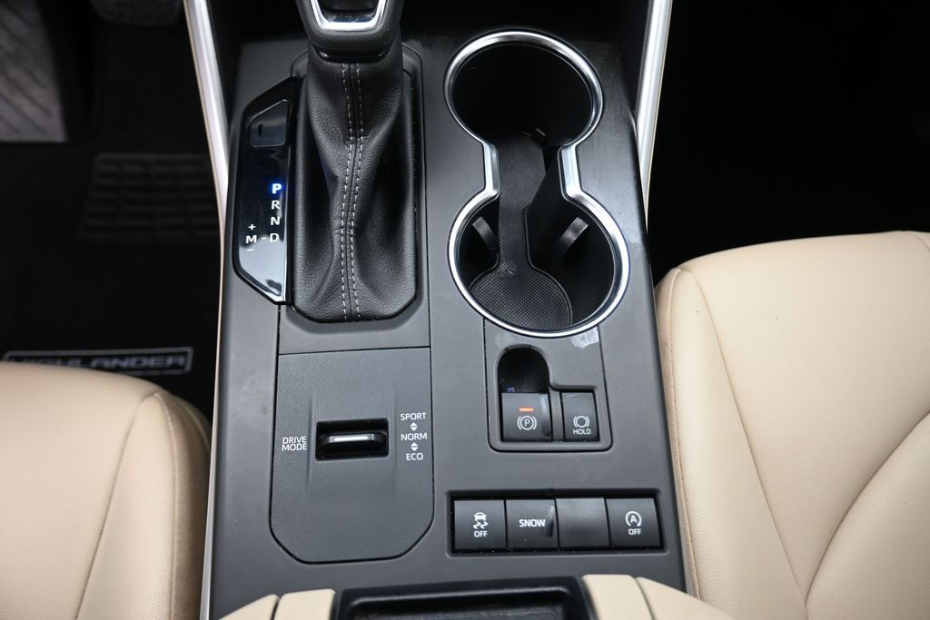 2022 Toyota Highlander XLE Red at Victoria Chrysler Dodge Jeep Ram