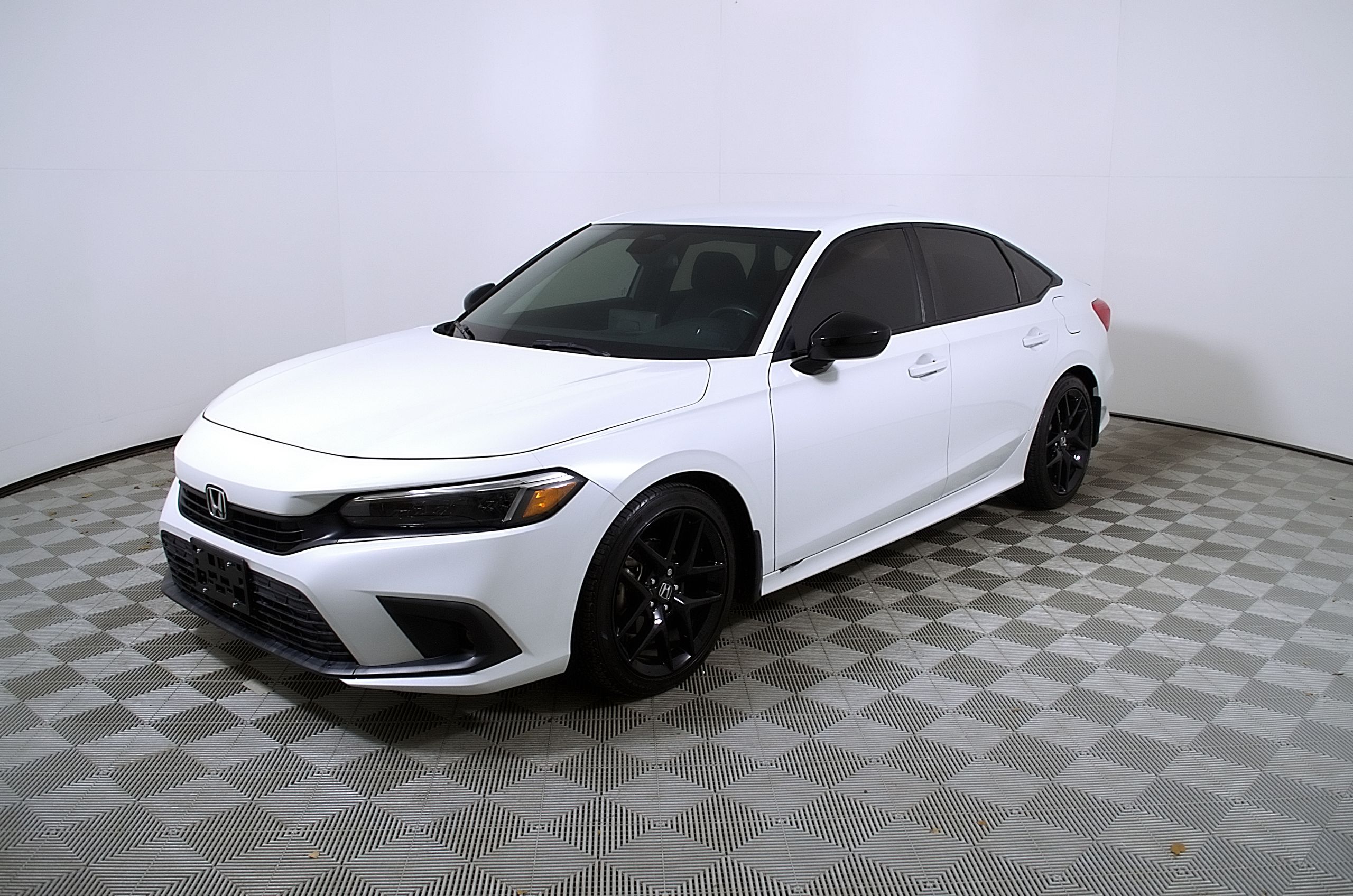 View vehicle photo 3