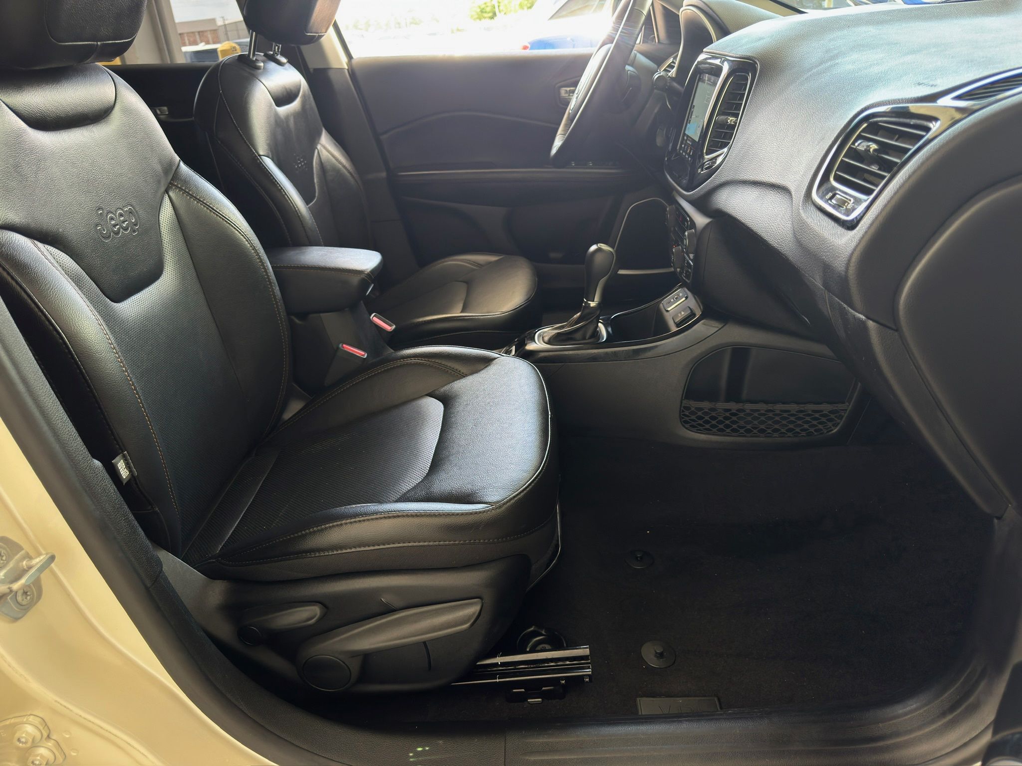 2018 Jeep Compass Limited White at Victoria Chrysler Dodge Jeep Ram