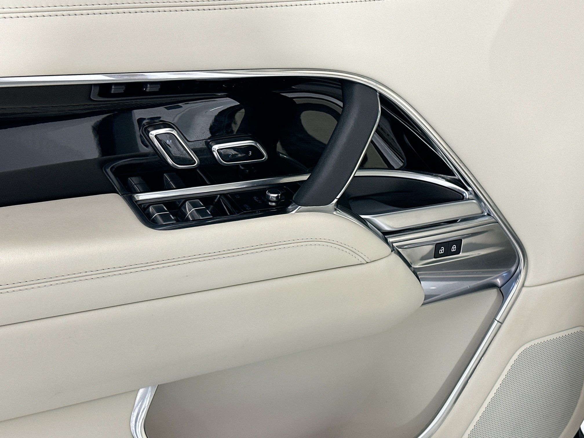 used 2023 Land Rover Range Rover car, priced at $112,998