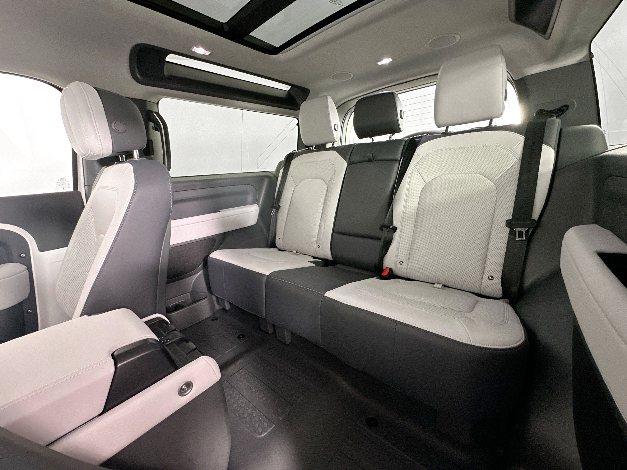 new 2026 Land Rover Defender 90 car, priced at $123,991