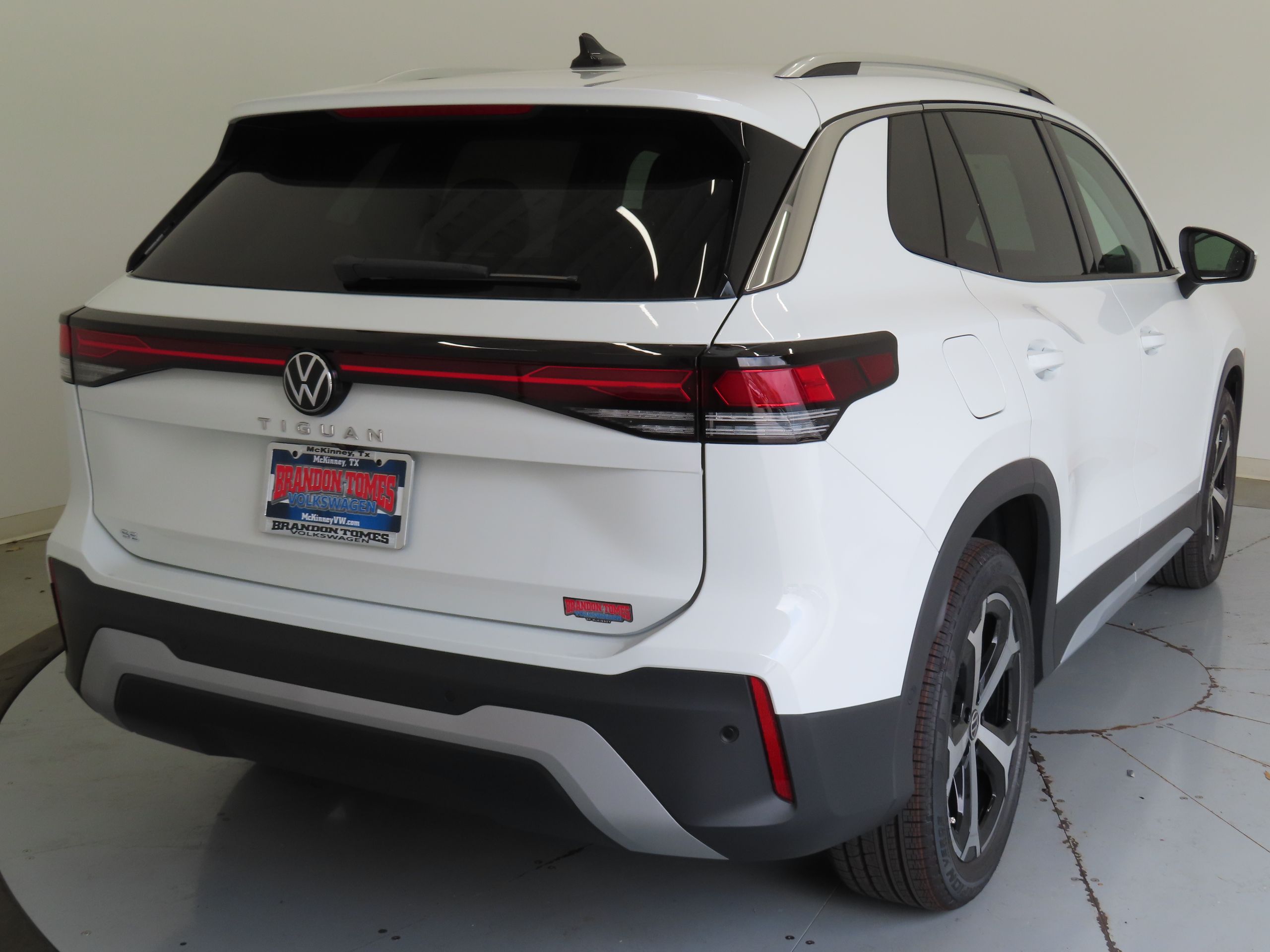 View vehicle photo 4