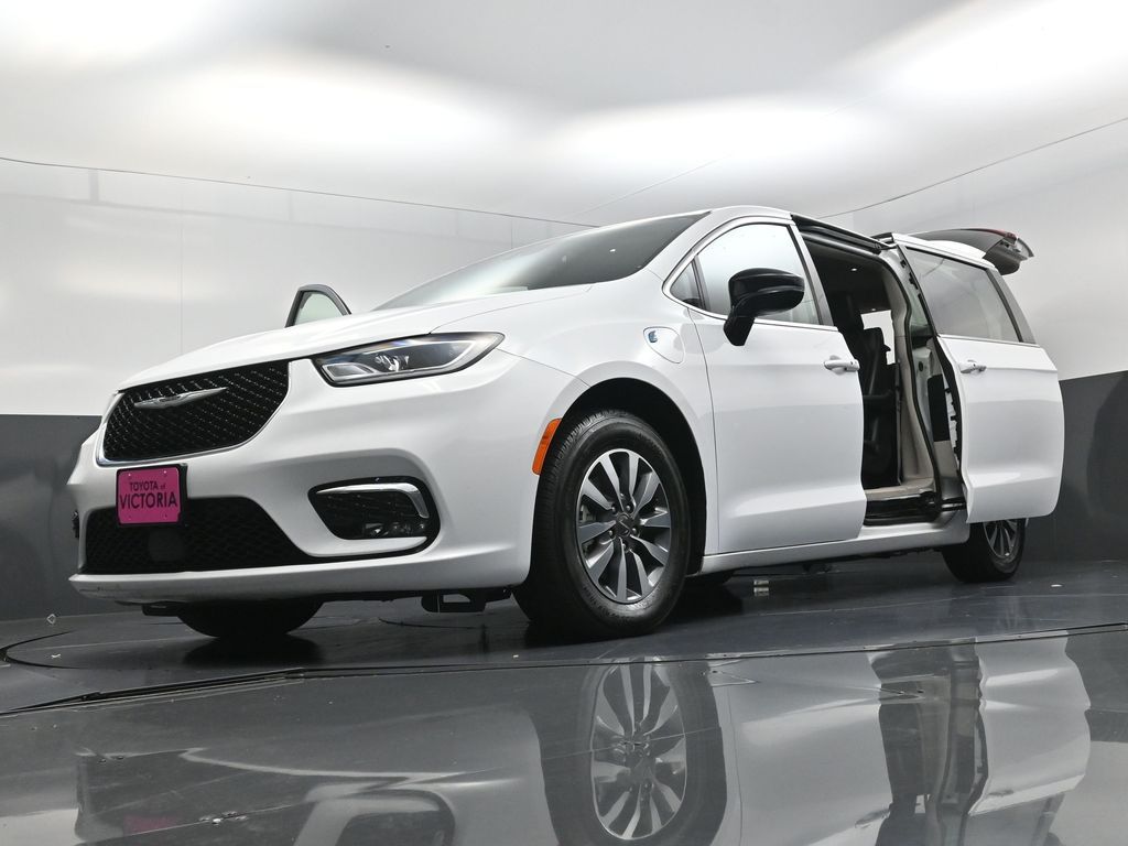 2024 Chrysler Pacifica Hybrid Select White at Bayway Cadillac of The Woodlands