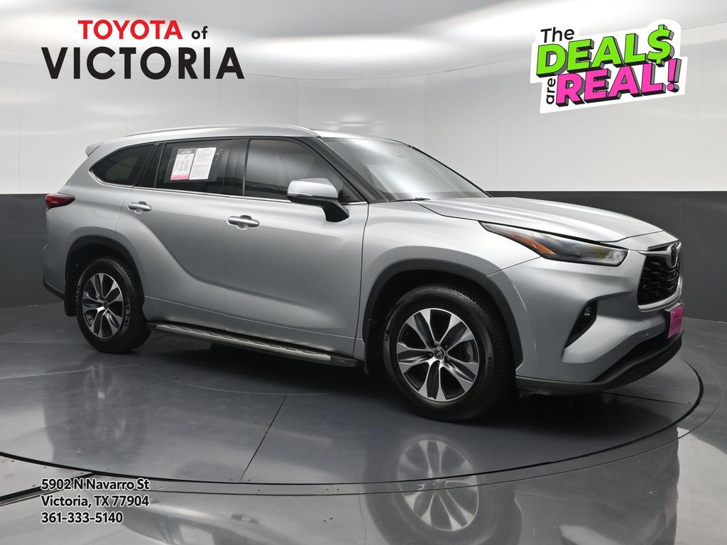 2022 Toyota Highlander XLE Silver at Don McGill Toyota
