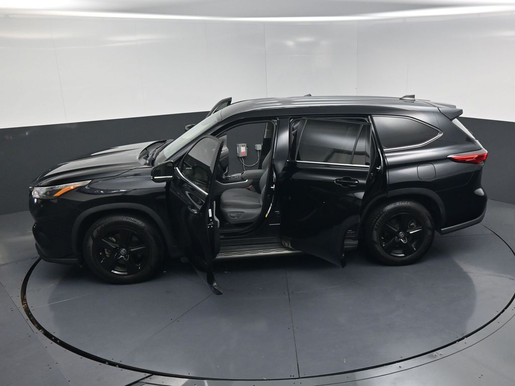 2022 Toyota Highlander LE Black at Victoria Chrysler Dodge Jeep Ram
