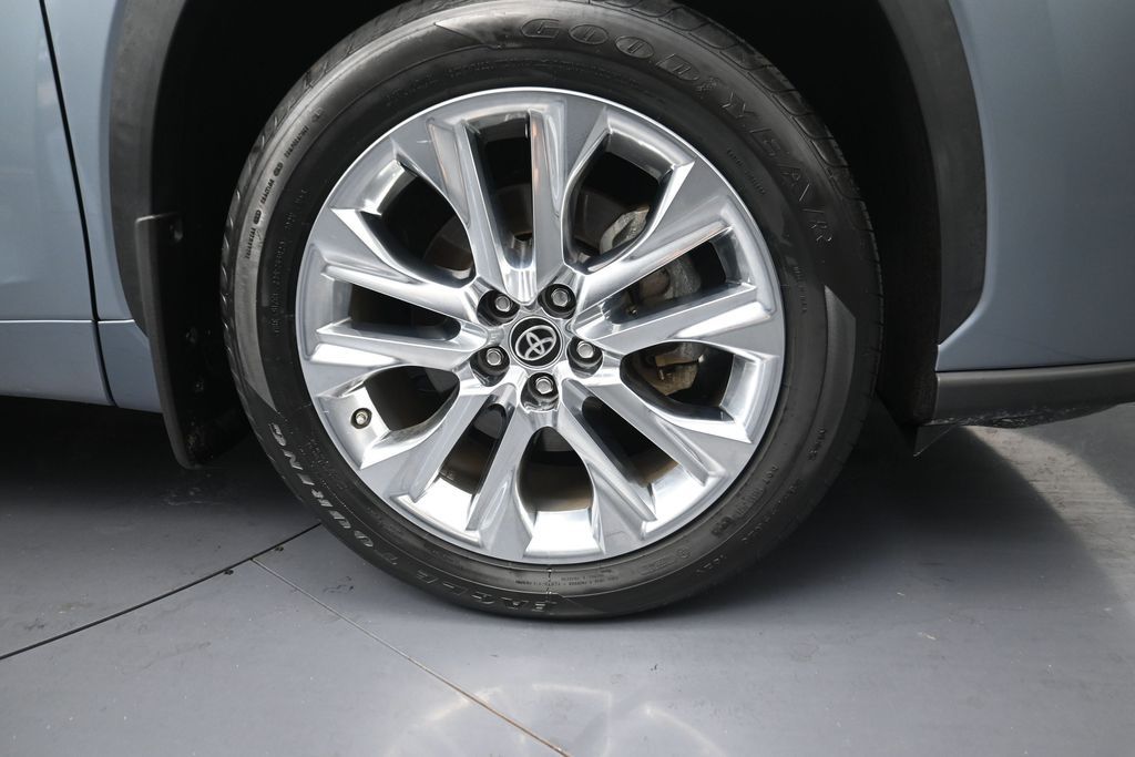 2024 Toyota Highlander Hybrid Limited  at Toyota of Victoria