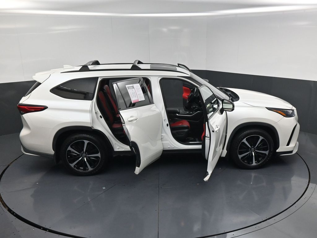2021 Toyota Highlander XSE White at Toyota of Victoria