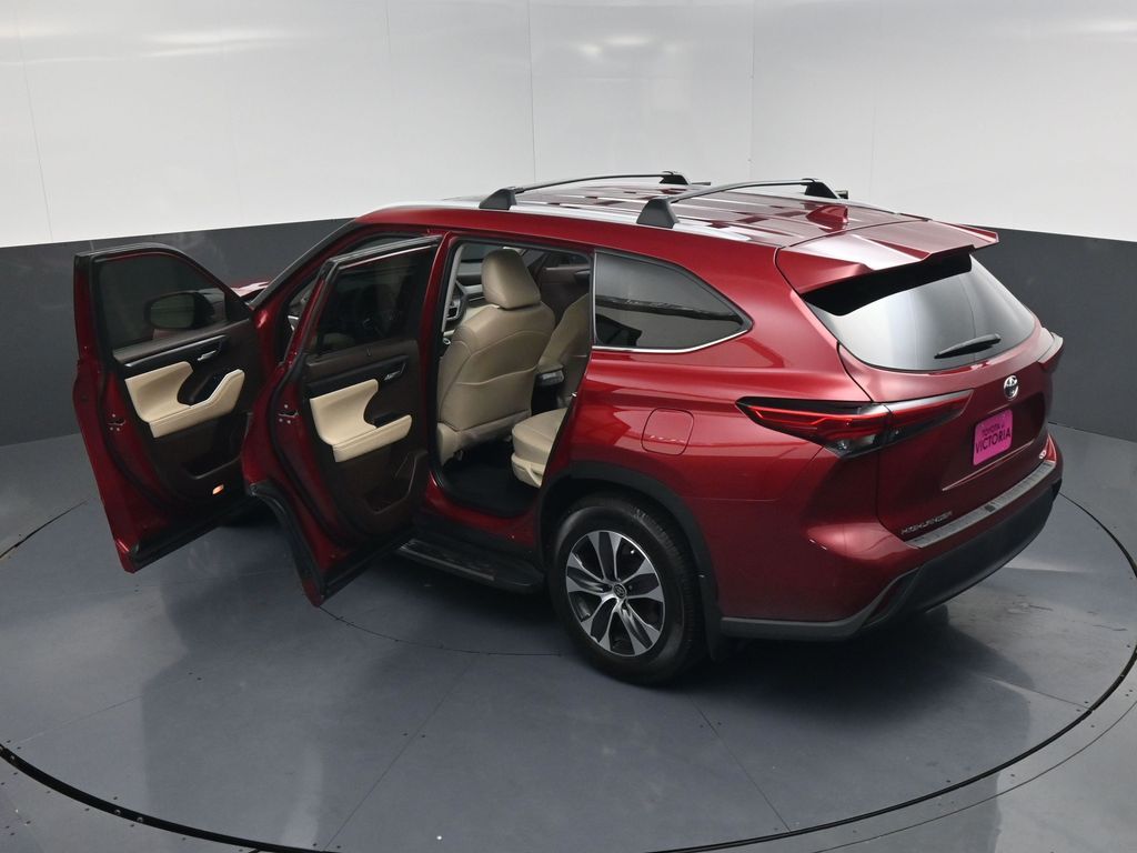 2022 Toyota Highlander XLE Red at Victoria Chrysler Dodge Jeep Ram