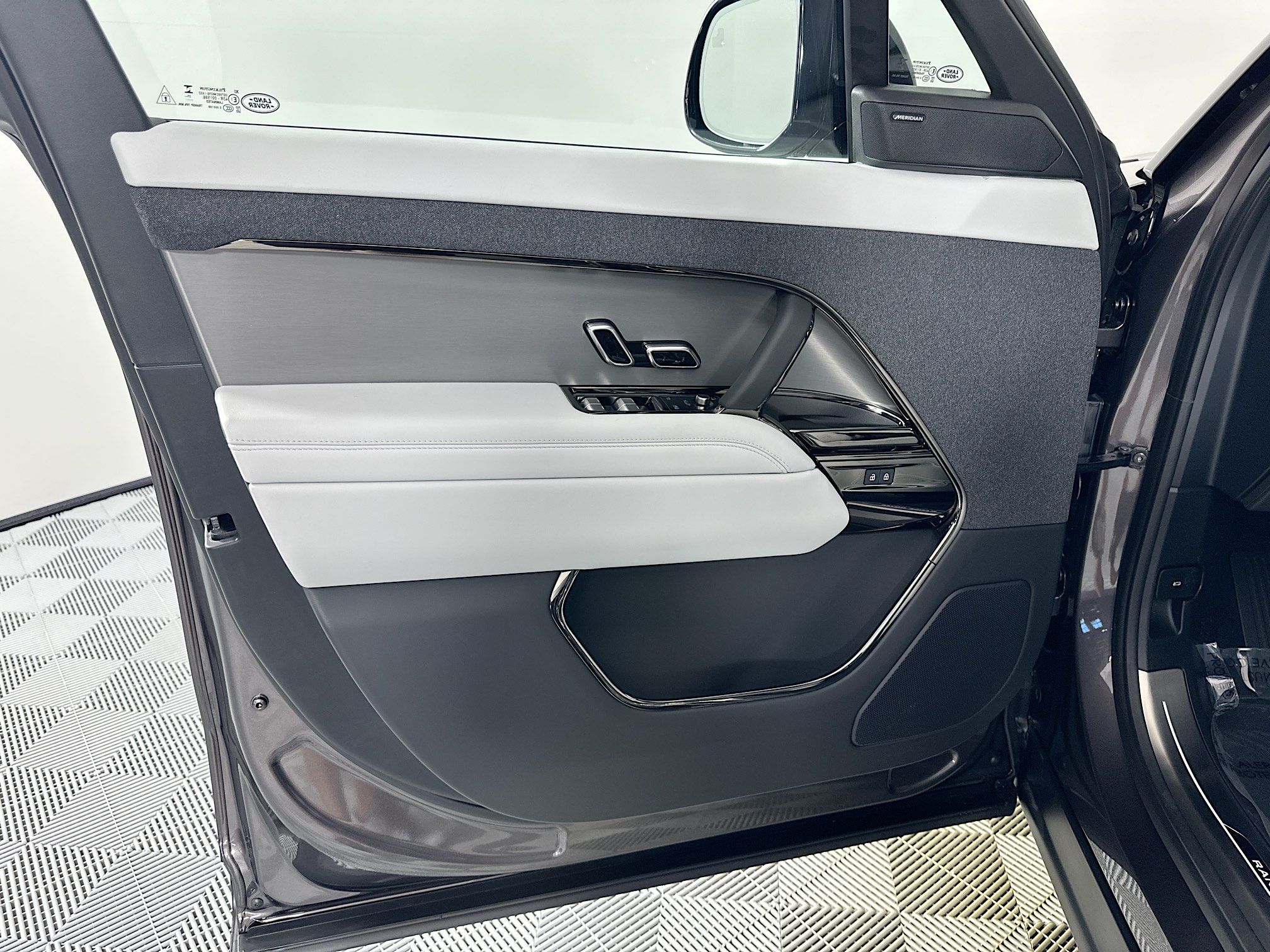 new 2026 Land Rover Range Rover Sport car, priced at $91,510