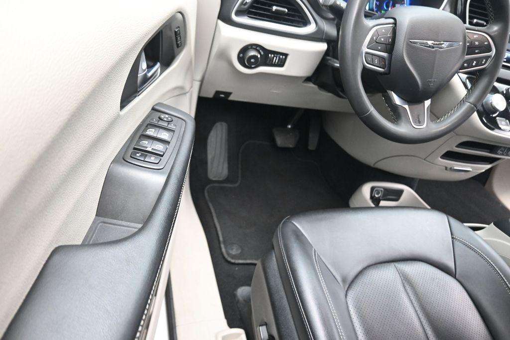 2024 Chrysler Pacifica Touring L White at Texan Dodge Chrysler Jeep Ram