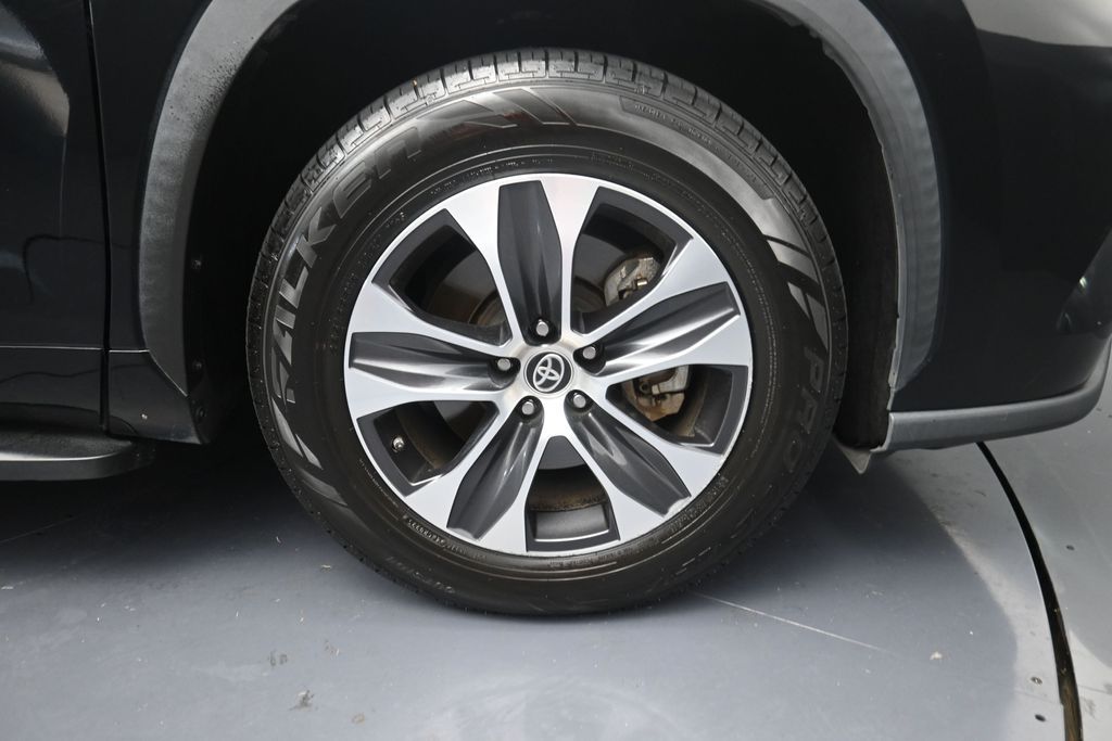 2020 Toyota Highlander XLE Black at Emmons Autoplex