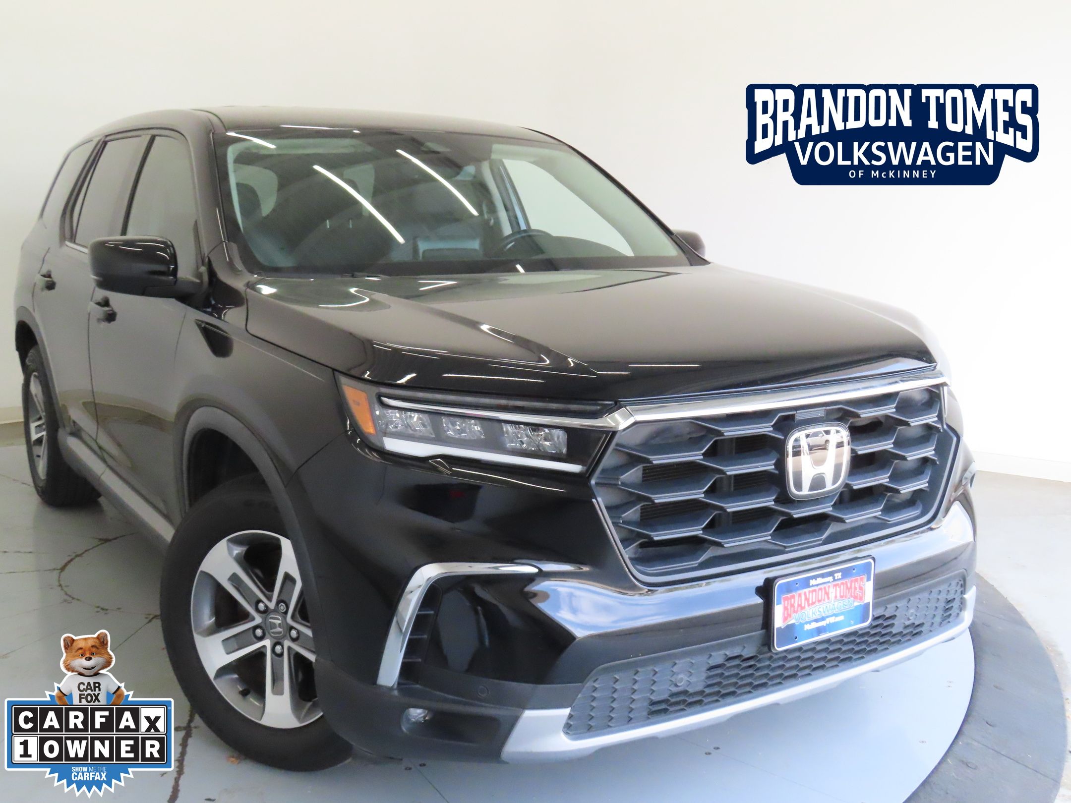 Crystal Black Pearl 2024 Honda Pilot EX-L FWD with Captains Chairs SUV / Crossover Front-Wheel Drive Automatic