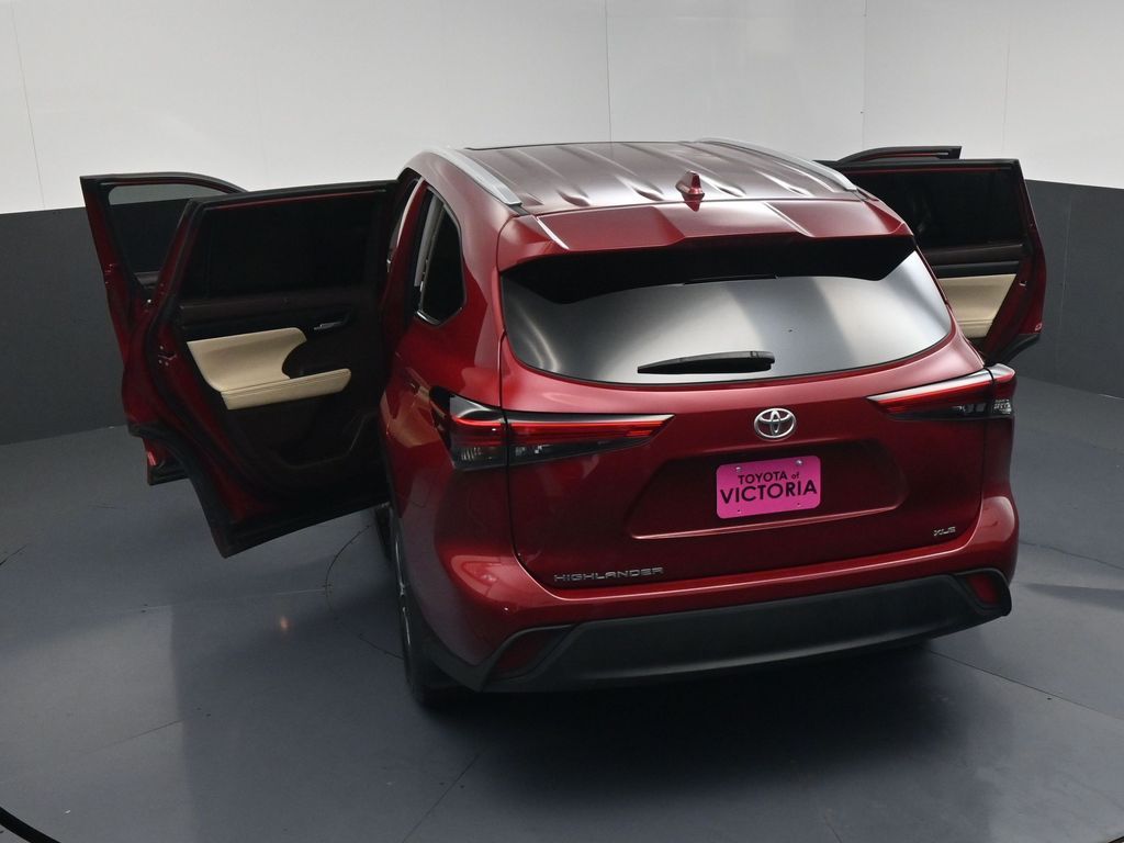 2022 Toyota Highlander XLE Red at Emmons Autoplex