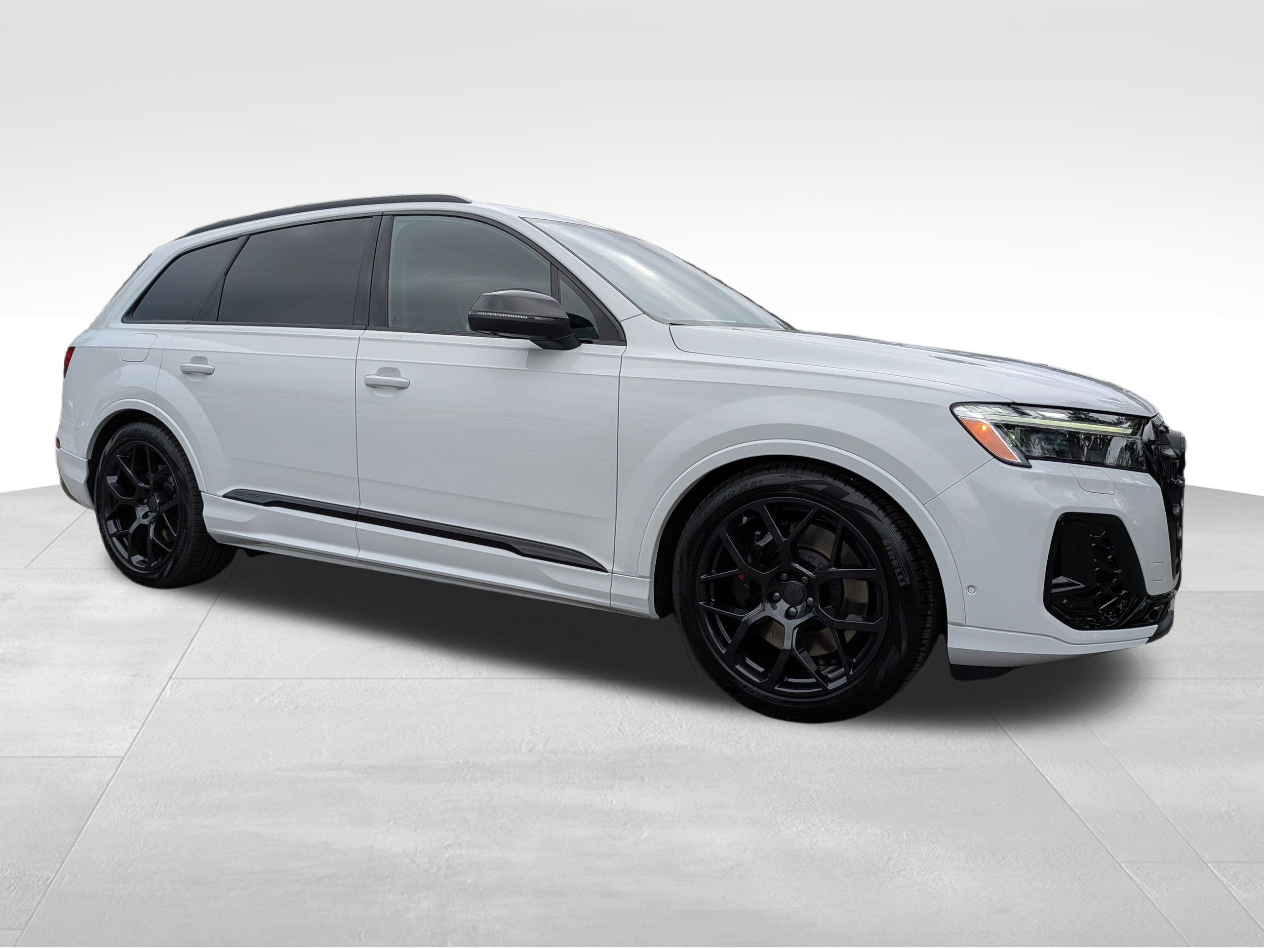 2026 Audi SQ7 Premium Plus's photo