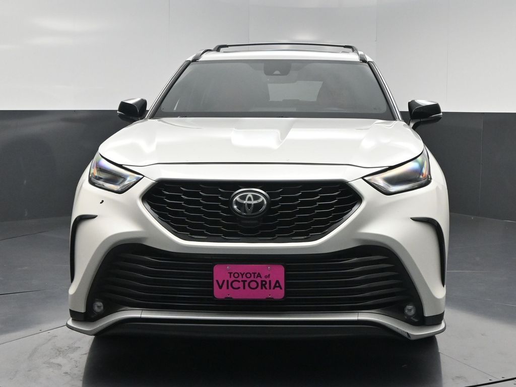 2021 Toyota Highlander XSE White at Toyota of Victoria