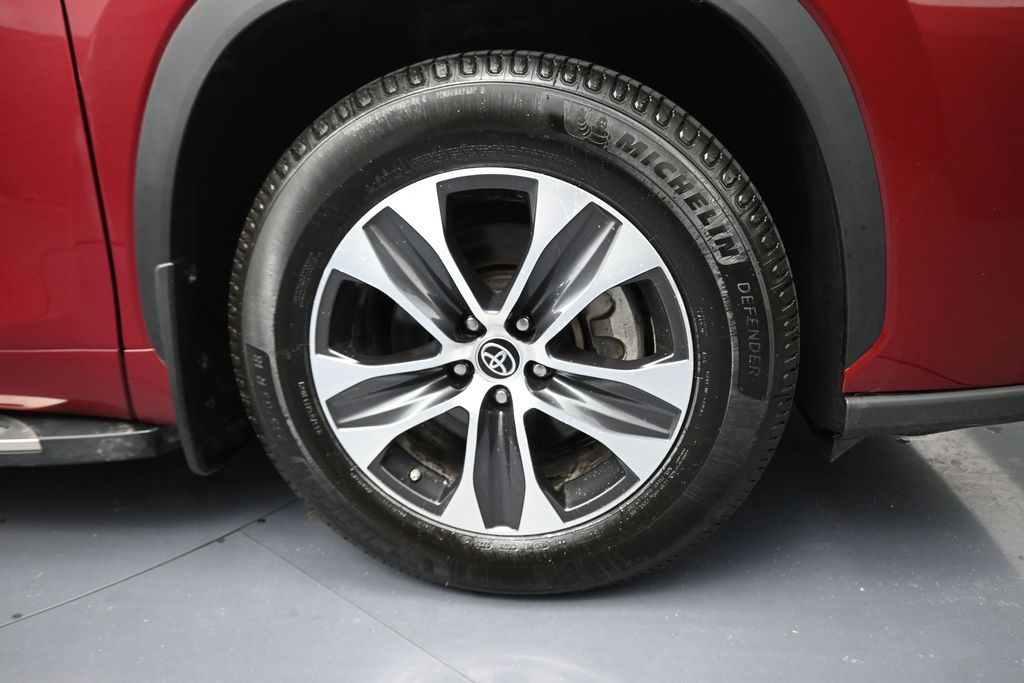 2022 Toyota Highlander XLE Red at Victoria Chrysler Dodge Jeep Ram