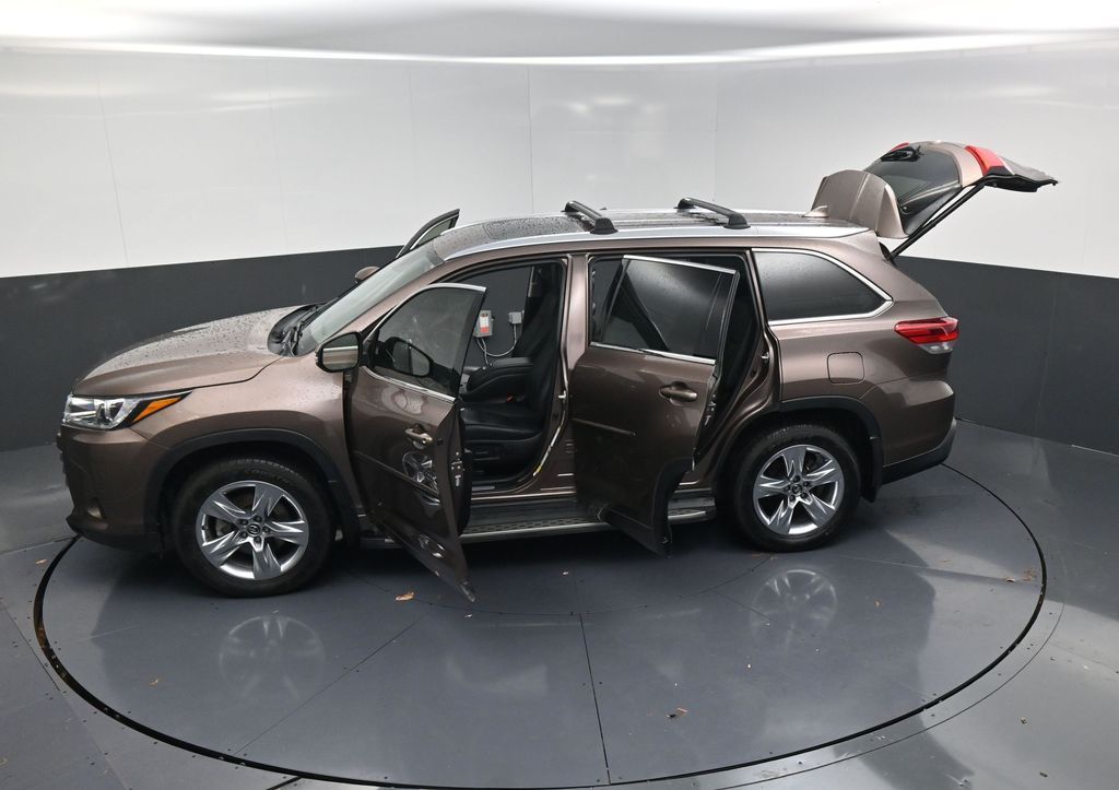 2019 Toyota Highlander Limited Brown at Classic Elite Chevrolet Sugar Land