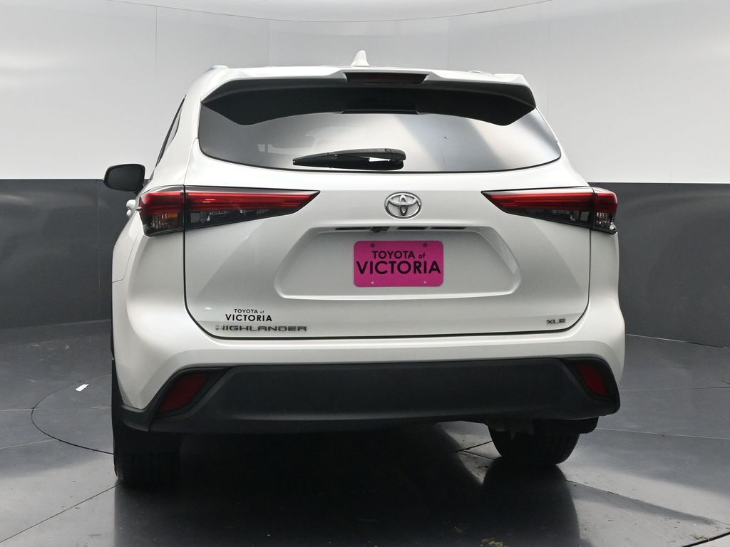 2020 Toyota Highlander XLE White at Emmons Autoplex