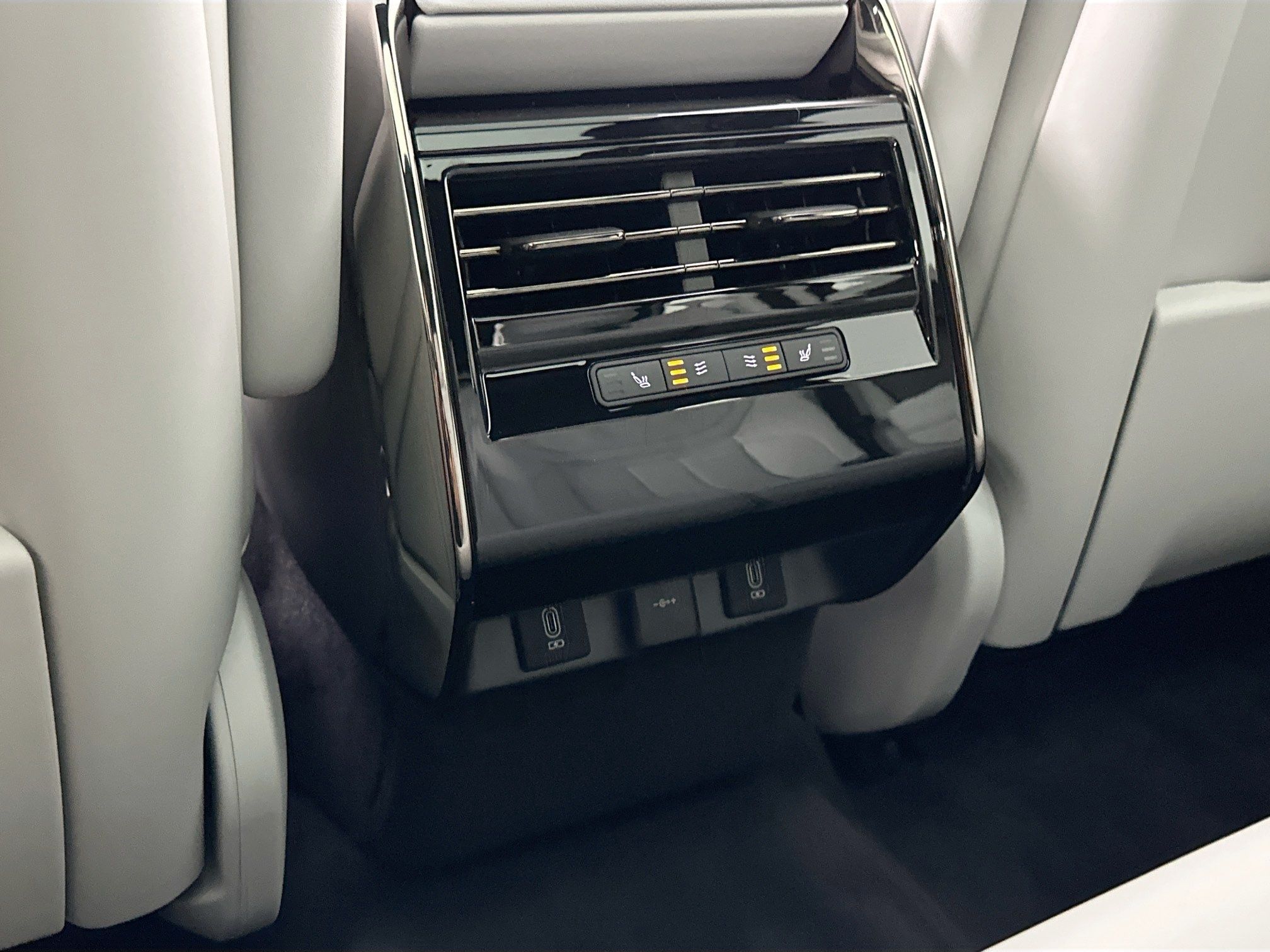 new 2026 Land Rover Range Rover Sport car, priced at $88,570