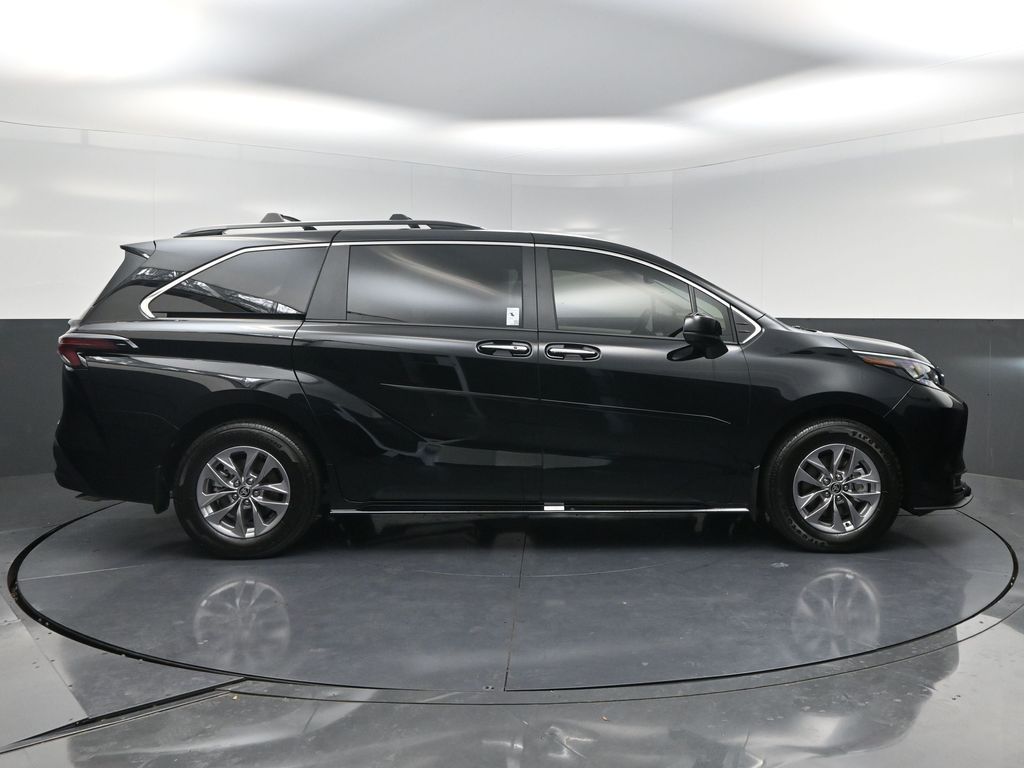 2026 Toyota Sienna XLE - 3