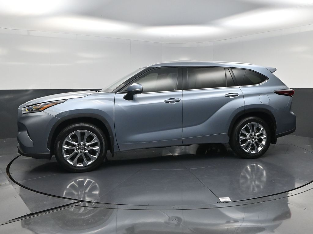 2024 Toyota Highlander Hybrid Limited  at Toyota of Victoria