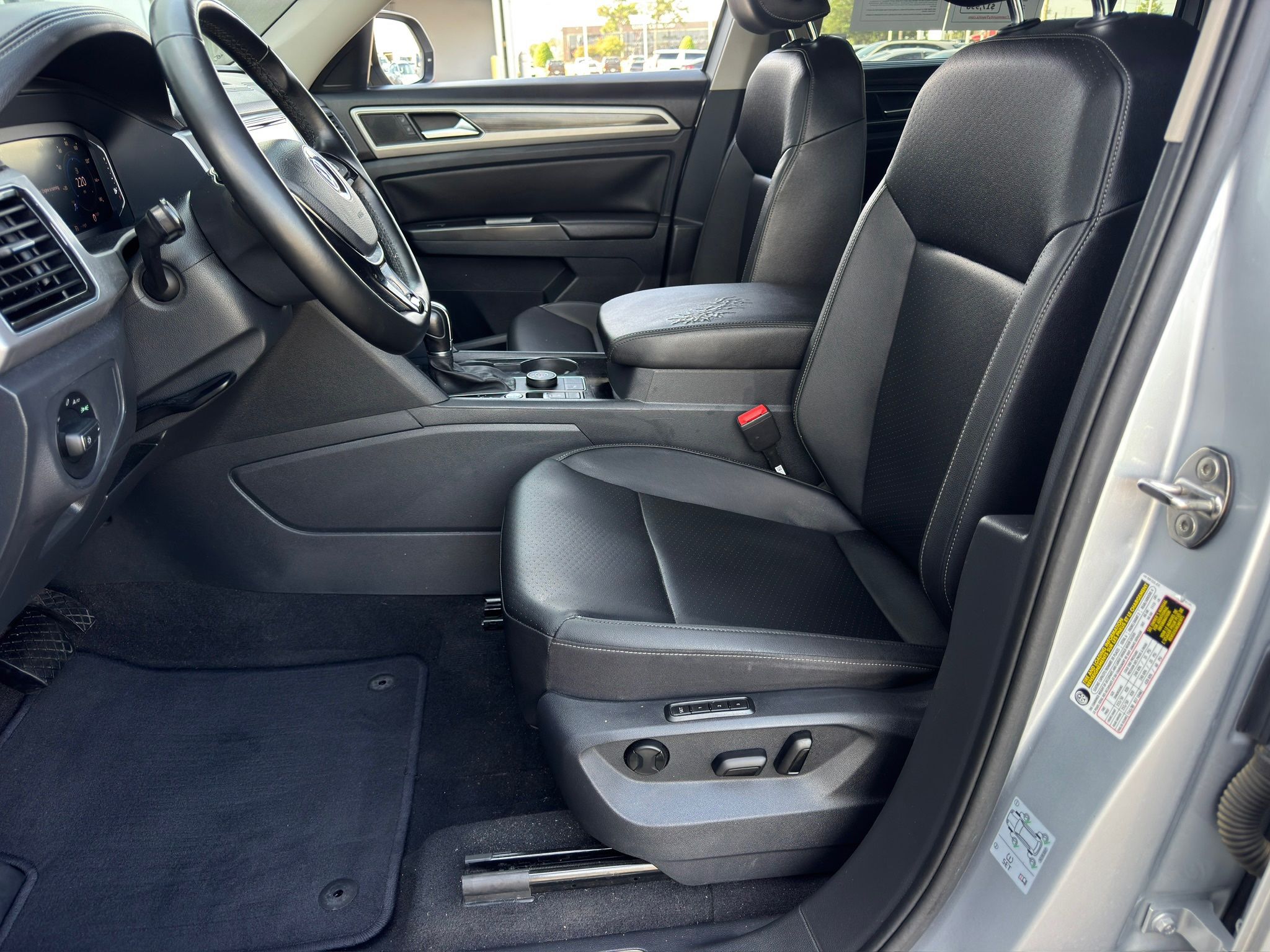 2019 Volkswagen Atlas SEL Silver at Community Kia