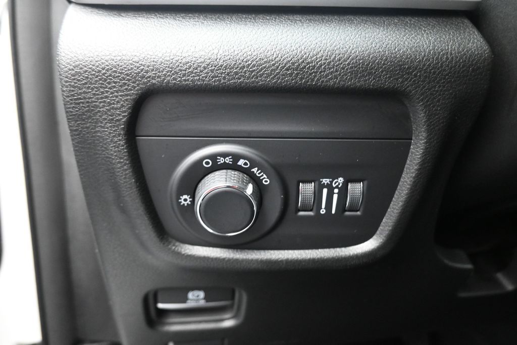 2023 Jeep Grand Cherokee Laredo - 10
