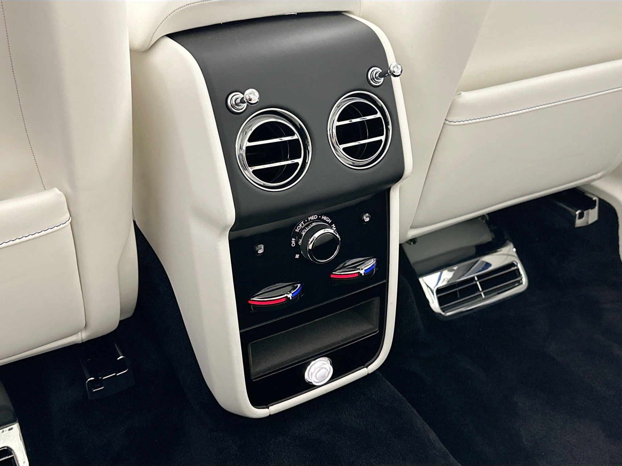 used 2025 Rolls-Royce Cullinan car, priced at $467,575