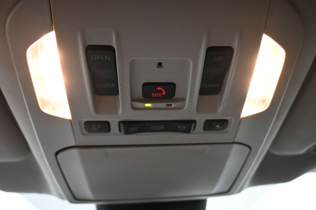 2024 Toyota Highlander Hybrid Limited  at Toyota of Victoria